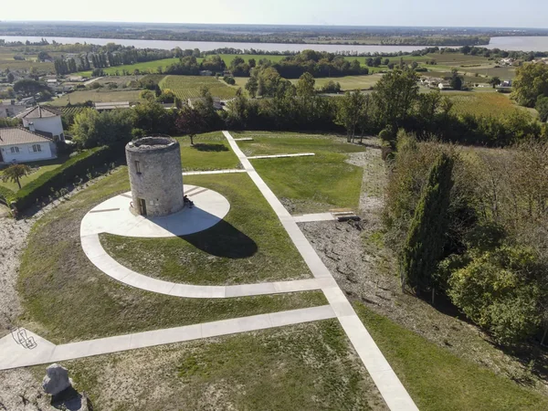 Les Moulins de Montalon et leur stèle