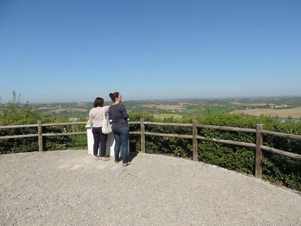 Butte de la vierge à Monbahus