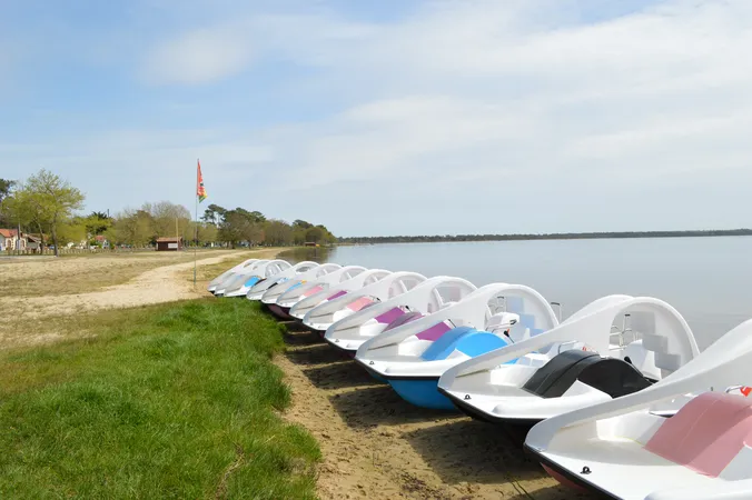 Moutchic Loisirs - Location de pédalos - Plage du Moutchic lac de Lacanau
