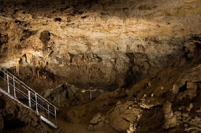 Grotte de Lastournelle