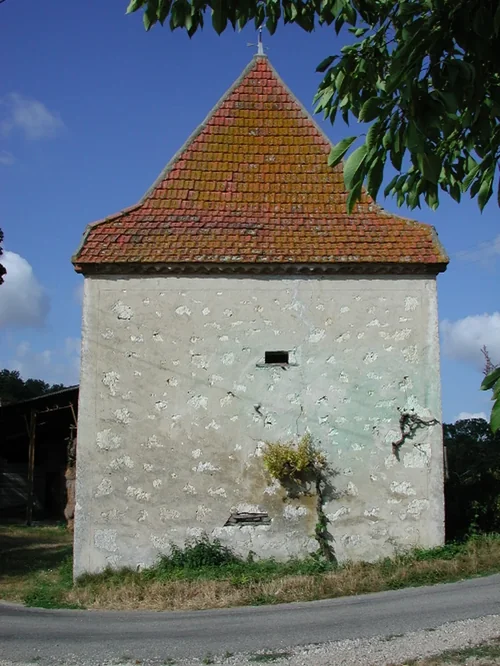 Sainte-Colombe-de-Villeneuve, les grottes de Lastournelles