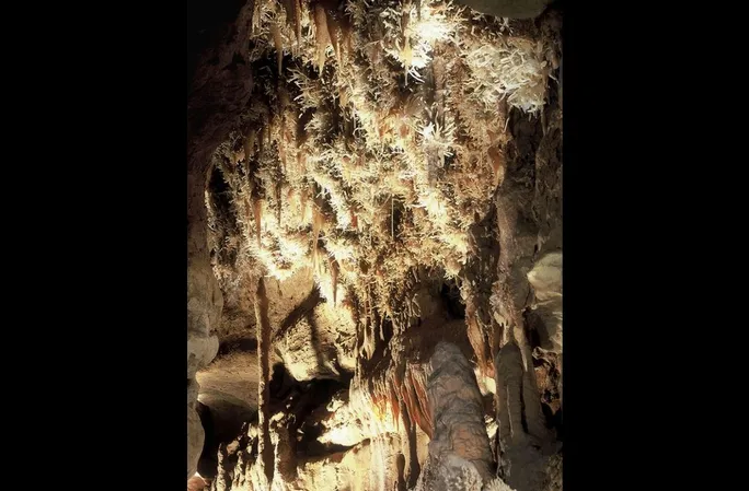 Grotte de Maxange