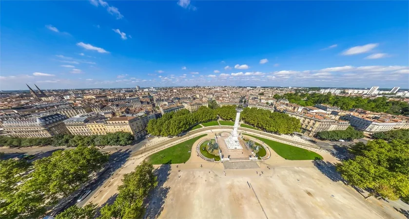 Esplanade des Quinconces et le monument aux Girondins