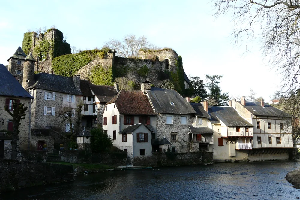 Ségur-le-Château — vue représentative (Wikimedia Commons)