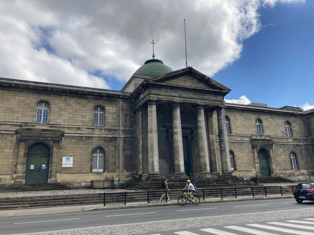 Hôpital Saint-André : un établissement hospitalier toujours en activité